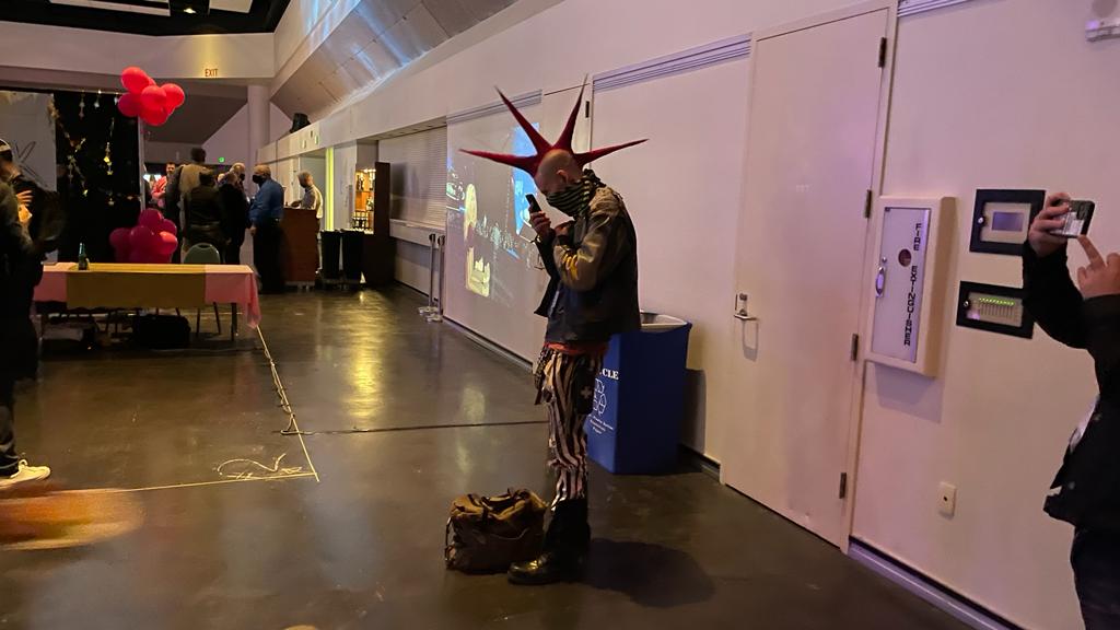 "Happy Hours" in the playground of the Santa Clara Convention Center